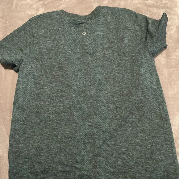 Lululemon t-shirt - Picture 2 of 4